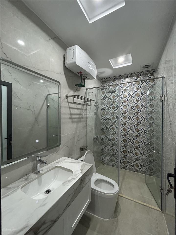 Chính chủ bán nhà phố hoàng cầu ô tô tránh  lô góc dt 56m x 8 tầng thang máy giá hợp lý