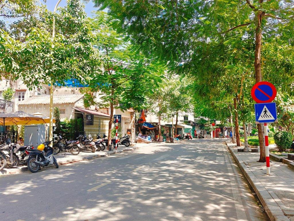Chính chủ bán mảnh đất mặt hồ linh quang vỉa hè thoáng rộng dt 42m vuông vắn giá hơn 13 tỷ