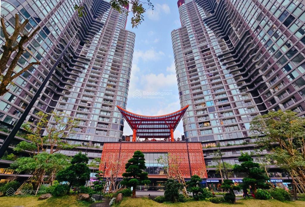 Bán căn hộ 3 phòng ngủ toà landmark, ecopark view công viên hồ thiên nga