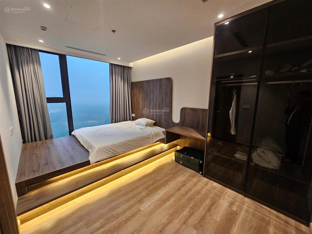 Bán căn hộ 3 phòng ngủ toà landmark, ecopark view công viên hồ thiên nga