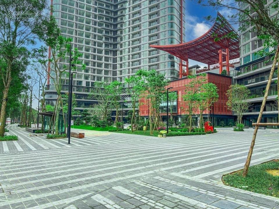 Bán căn hộ 3 phòng ngủ toà landmark, ecopark view công viên hồ thiên nga