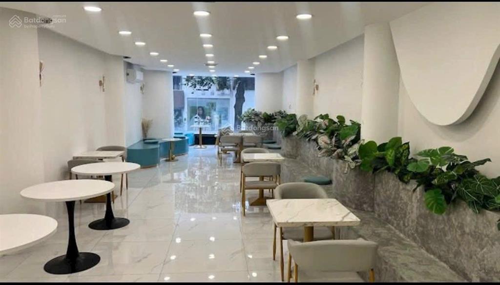Hạ giá bán gấp định cư mặt tiền đường 3 tháng 2 p12 q10 dt 4,5x20m hđt 90tr/tháng / giá 31 tỷ