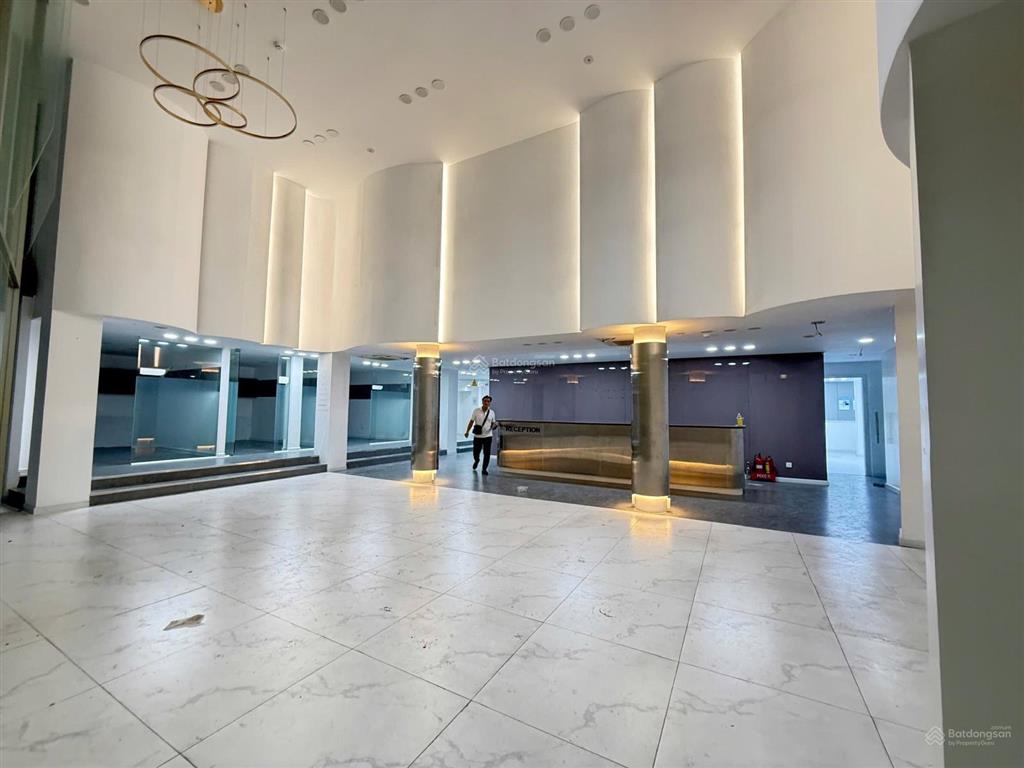 Bán tòa nhà đường phan xích long phú nhuận dt 18x25m cn 370m² cho thuê 300tr/tháng bán 61 tỷ