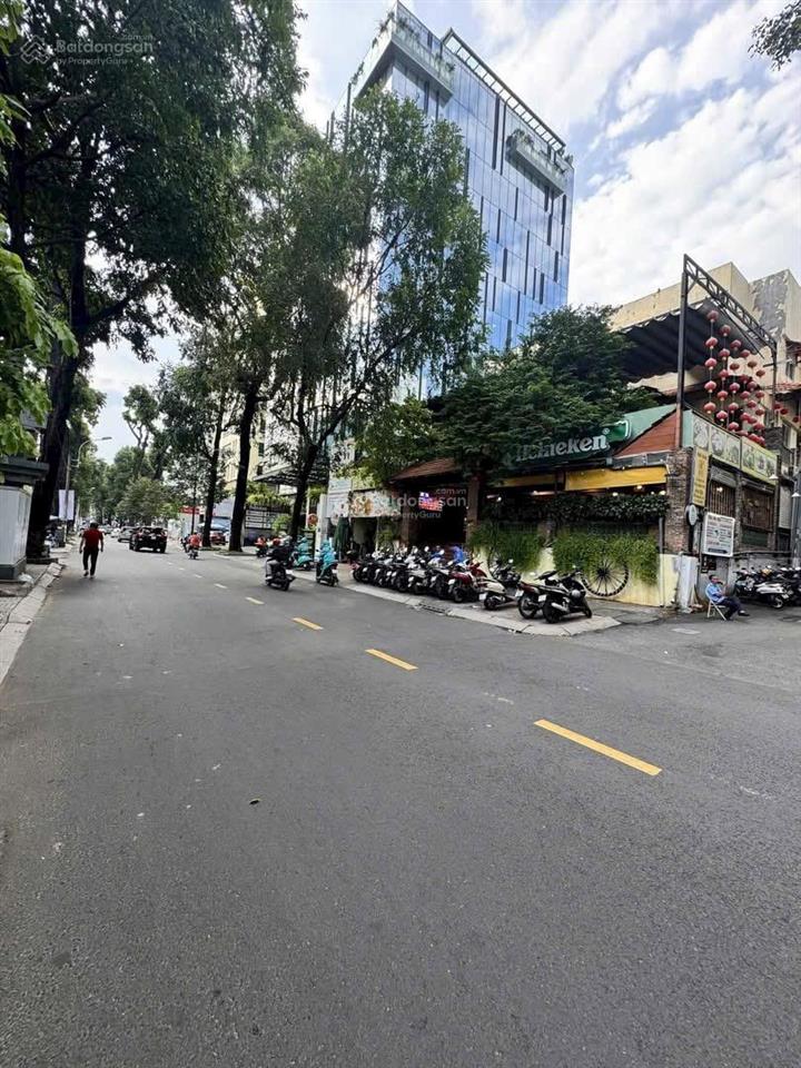 Bán khuôn đất mặt tiền phạm ngọc thạch q3 dt 20x40m cn 800m2 xd 2h 12t doanh thu 2tỷ/th giá 350 tỷ