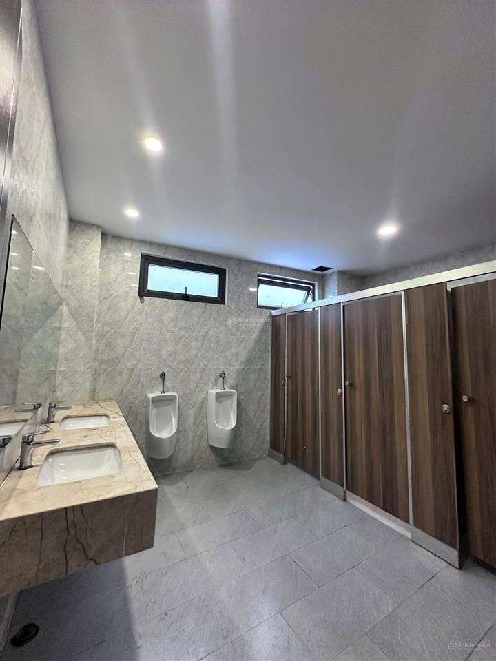 Giảm giá sâu bán gấp toà nhà ngay trần hưng đạo q1/ dt 7x35m cn 220m2 kc h 9t hđt 300tr/th giá 89tỷ