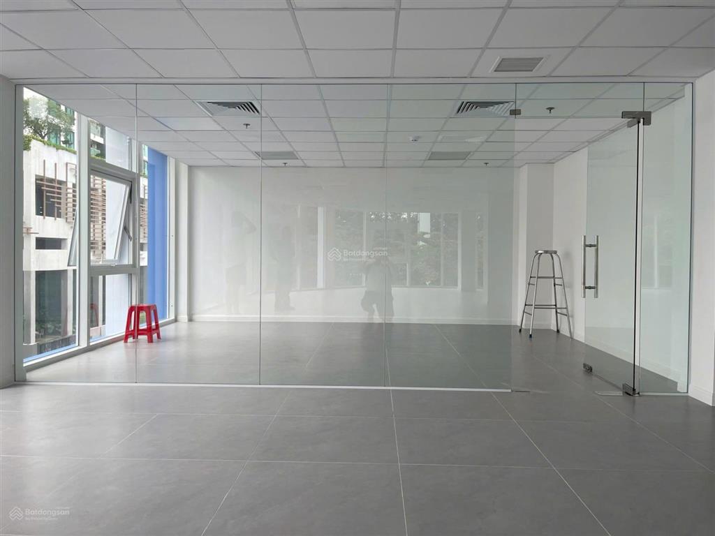 Định cư gấp bán tòa nhà mt nguyễn thị minh khai dt 9x20m kc 6 tầng cho thuê 300tr/th giá 39 tỷ