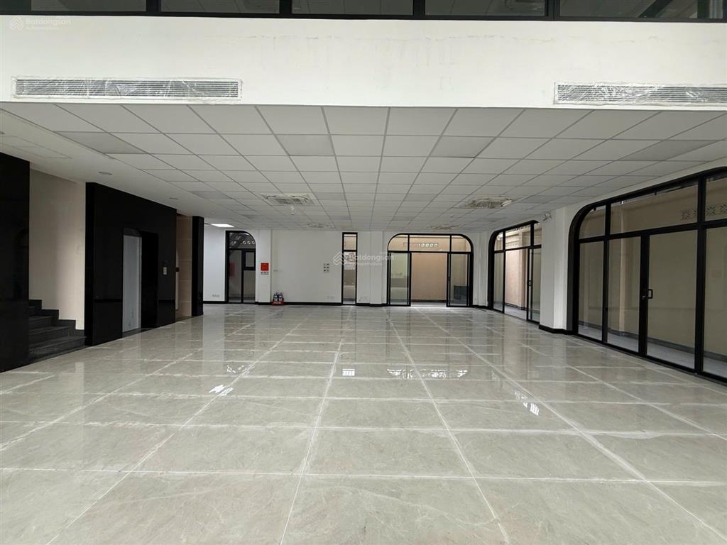 Cho thuê tòa nhà mới mặt tiền ngay trương văn bang tml dt 16x25m 1h 6 tầng dtsd 1600m2 giá 160tr/th