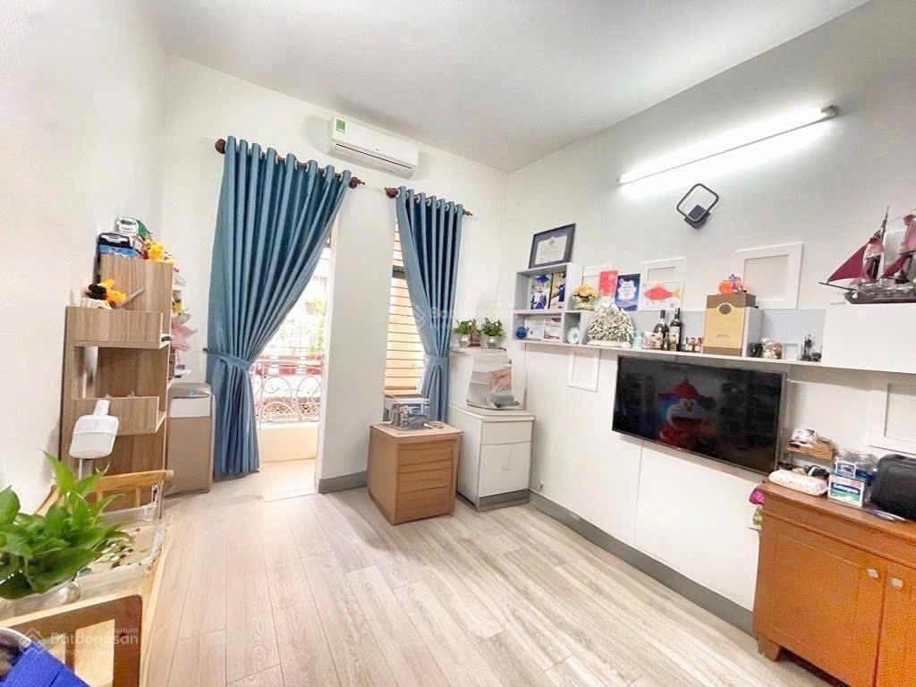 Nhà đẹp 3 tầng4pn, hẻm nhựa 5mgần ngã tư nguyễn thị thậpquận 7giá chỉ 10,7 tỷ