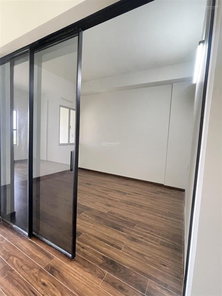 Cần bán gấp căn 51m2  đã có sổ hồng block b1 mới bàn giao  đã có sổ hồng công chứng liền