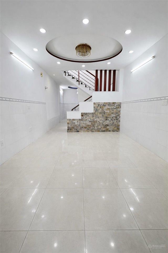 Bán nhà sát chợ,đường lạc long quân ,phường hòa bình