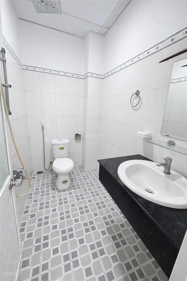 Bán nhà sát chợ,đường lạc long quân ,phường hòa bình
