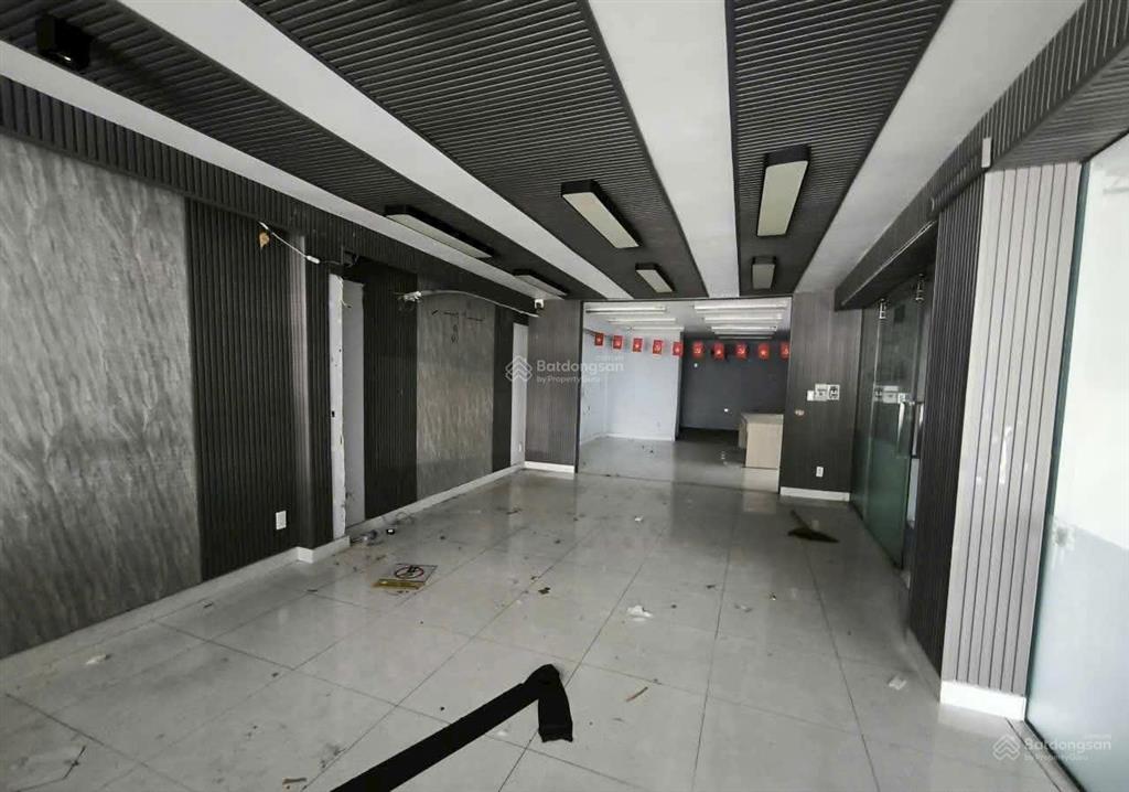 Tòa nhà trung mỹ tây gần 1000m2 hầm + thang máy giá 65 triệu