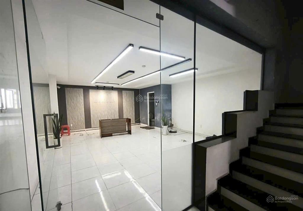 Tòa nhà trung mỹ tây gần 1000m2 hầm + thang máy giá 65 triệu