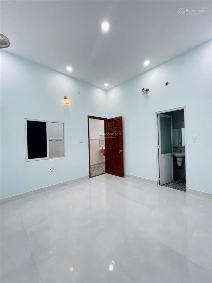 Bán nhà đường 6m gần 100m2 giá nhỉnh 4 tỷ tặng vườn rau sạch 300m2