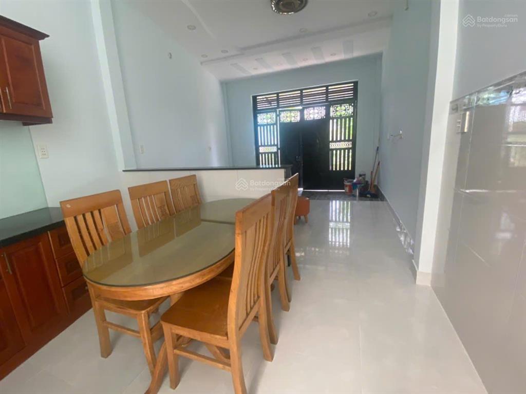 Bán nhà đường 6m gần 100m2 giá nhỉnh 4 tỷ tặng vườn rau sạch 300m2