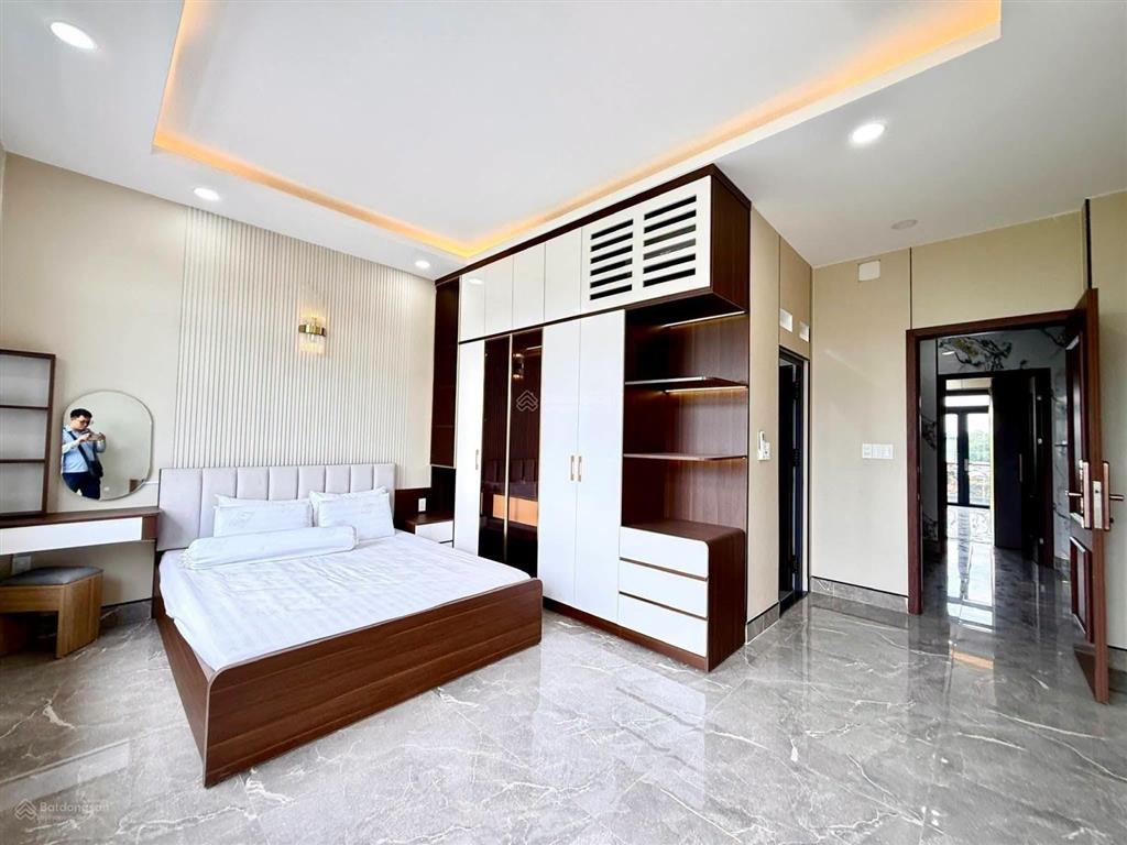 Bán nhà phố thị trấn hóc môn 5x20m đúc 4 tấm giá 5,6 tỷ