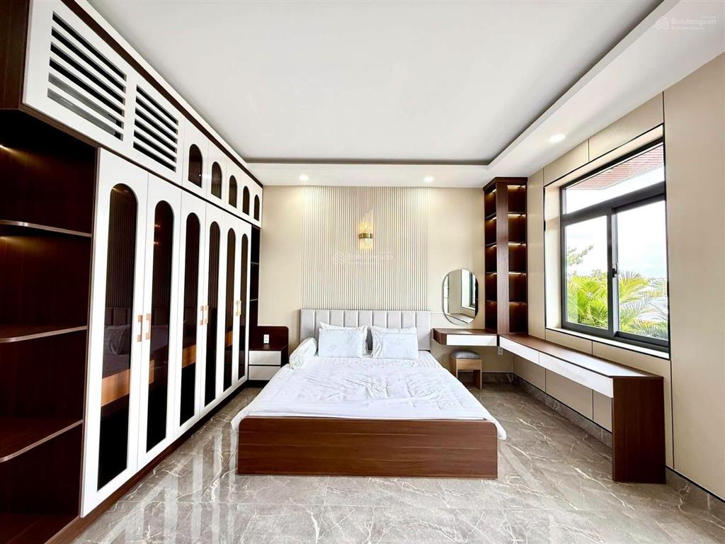 Bán nhà phố thị trấn hóc môn 5x20m đúc 4 tấm giá 5,6 tỷ