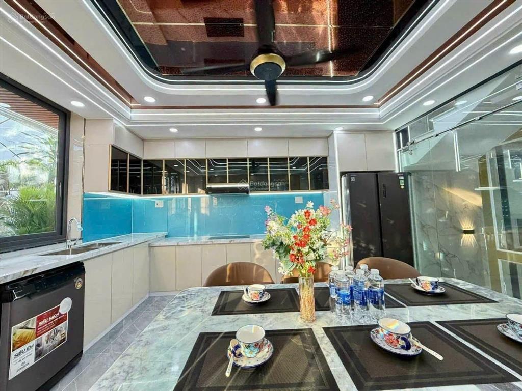 Nhỉnh 6 tỷ  cạnh giáo xứ tân đông  5x18m lửng 2 lầu