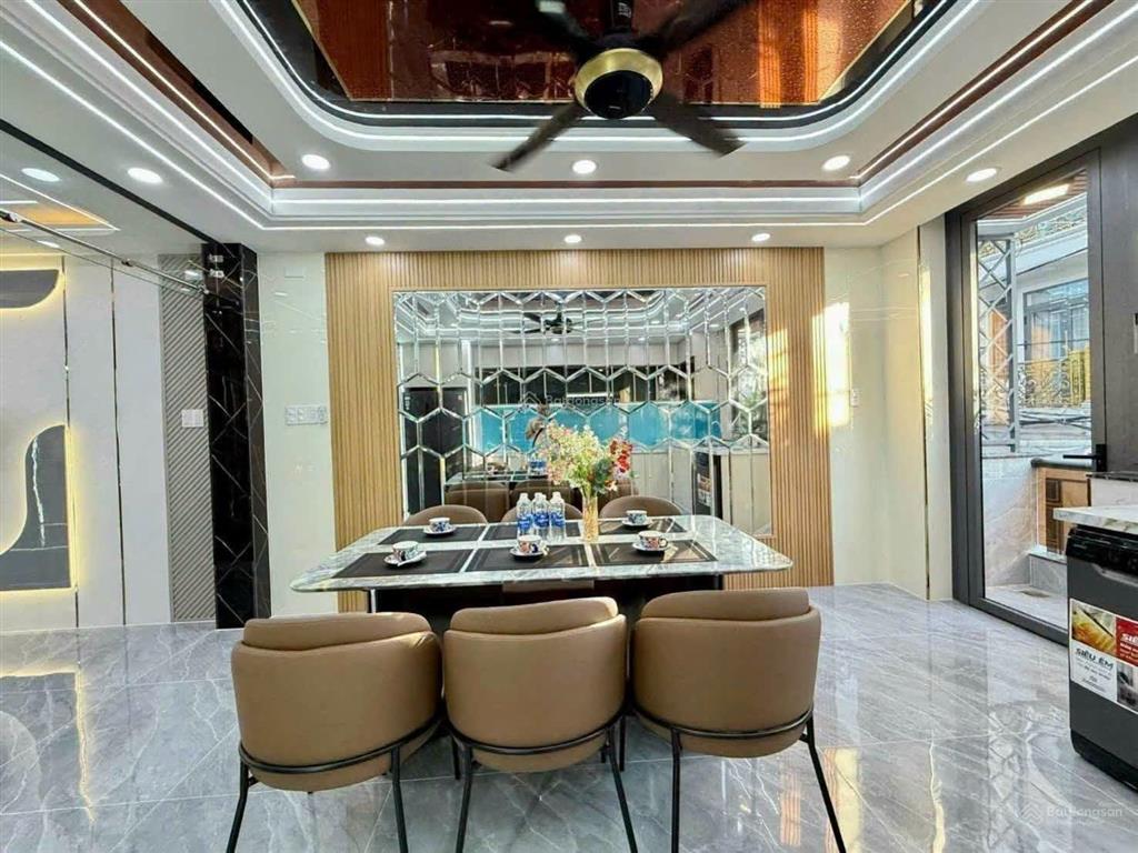 Nhỉnh 6 tỷ  cạnh giáo xứ tân đông  5x18m lửng 2 lầu