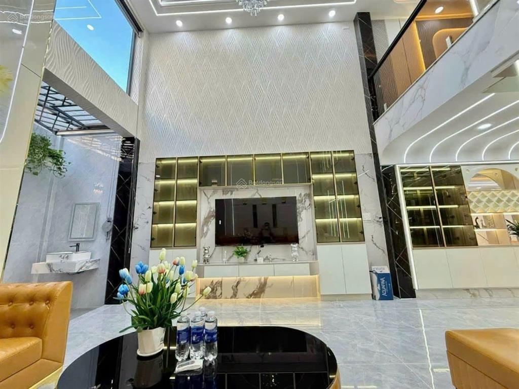 Nhỉnh 6 tỷ  cạnh giáo xứ tân đông  5x18m lửng 2 lầu
