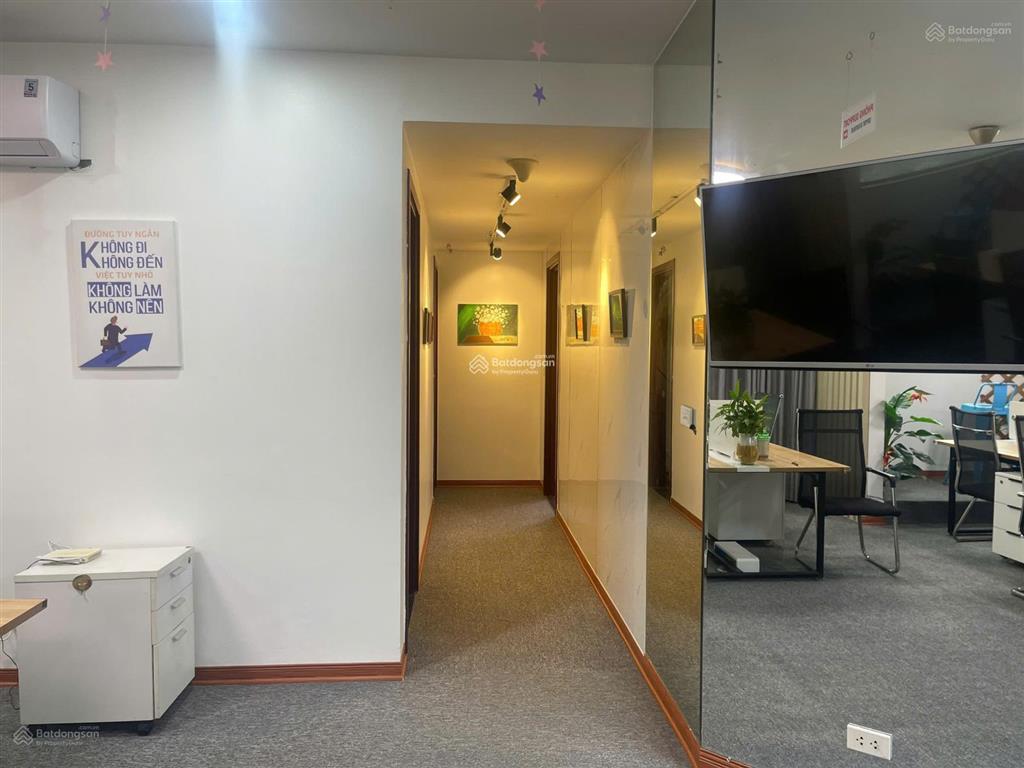 Chính chủ bán gấp căn 4 ngủ 145m2 chung cư cao cấp vp4 bán đảo linh đàm, nhỉnh 14 tỷ. 0988 332 ***