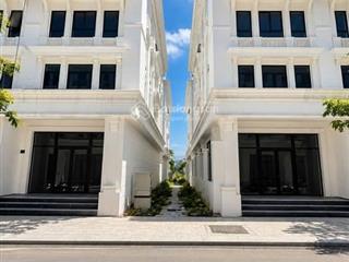 Bán nhanh căn lk rộng 100m2, hoàn thiện full nội thất 5 tầng, trước nhà là vườn hoa tại louis city