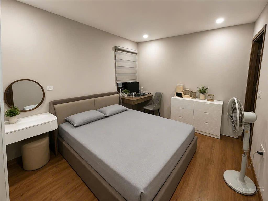Chính chủ bán căn 76m tòa dv1 chung cư tại rose town. gía 5,4 tỷ, 76 m2, full nội thất đẹp, view hồ