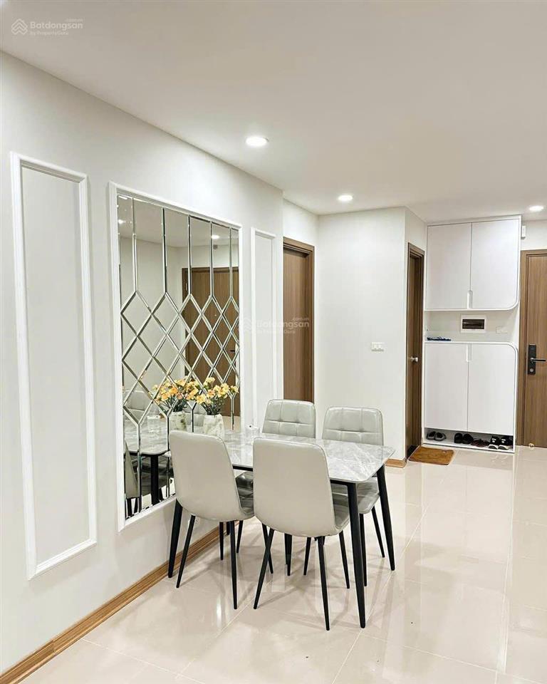 Chính chủ bán căn 76m2 tòa dv1 chung cư tại rose town. giá 5,4 tỷ, full nội thất đẹp, view hồ