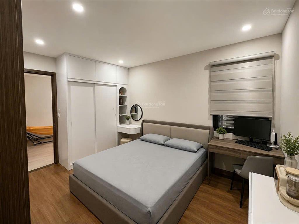 Chính chủ bán căn 76m2 tòa dv1 chung cư tại rose town. giá 5,4 tỷ, full nội thất đẹp, view hồ