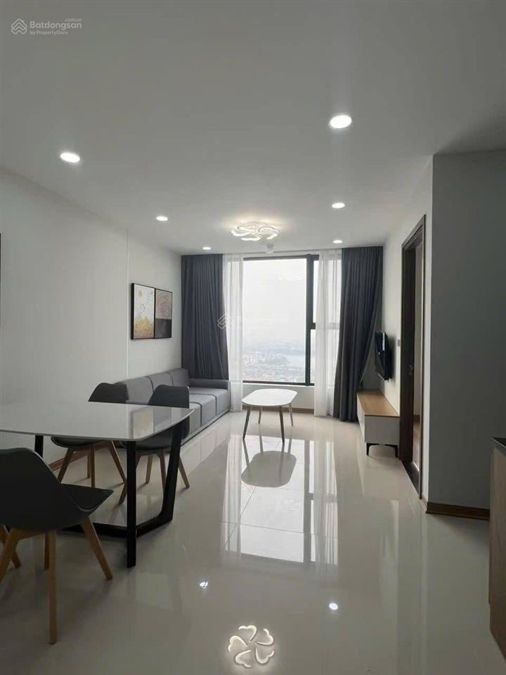 Chính chủ bán chung cư rose town 79 ngọc hồi, 71m tt, view hồ linh đàm, 2pn sổ đỏ, giá 4,6 tỉ