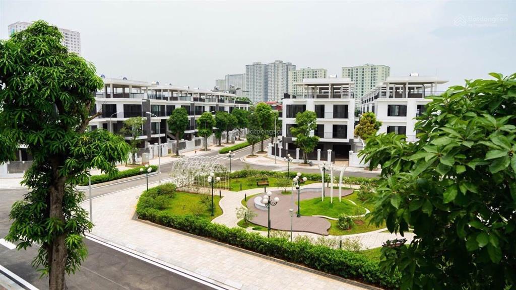 Chính chủ bán căn liền kề 82,5m2 mặt tiền 5m, 4 tầng đẹp, giá 18,8 tỷ.  0943 020 ***