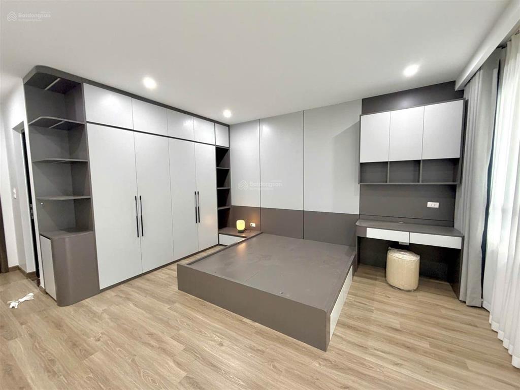 Bán nhà ngọc thuỵ dt50m2,7 tầng, thang máy, full nội thất , ô tô 7 chỗ vào nhà , gần phố, ở thích