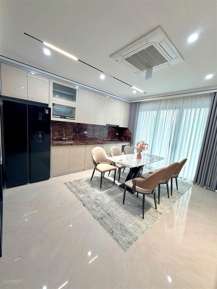 Bán nhà ngọc thuỵ dt50m2,7 tầng, thang máy, full nội thất , ô tô 7 chỗ vào nhà , gần phố, ở thích