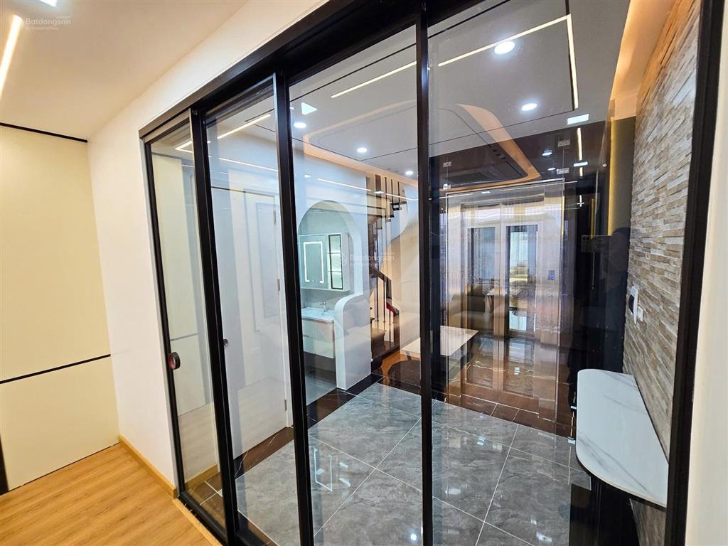 Bán nhà 918 phúc đồng, 42m2,7 tầng, kinh doanh , đường vỉa hè , ô tô tránh,tặng nội thất ,chi 18 ty