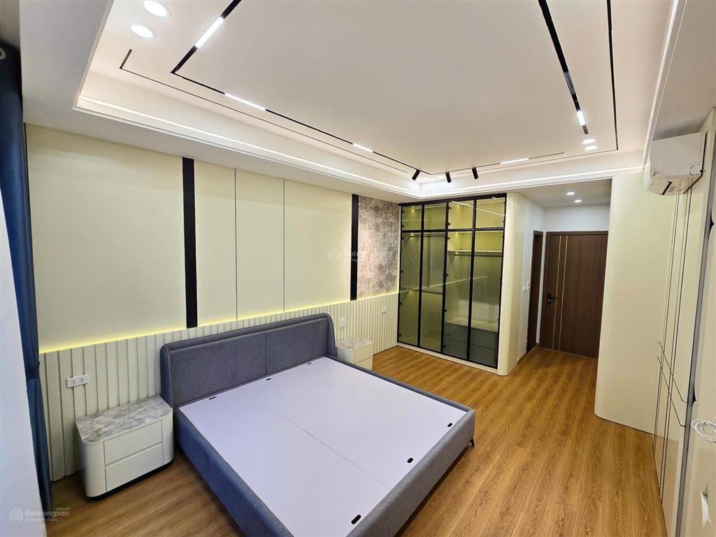 Bán nhà 918 phúc đồng, 42m2,7 tầng, kinh doanh , đường vỉa hè , ô tô tránh,tặng nội thất ,chi 18 ty
