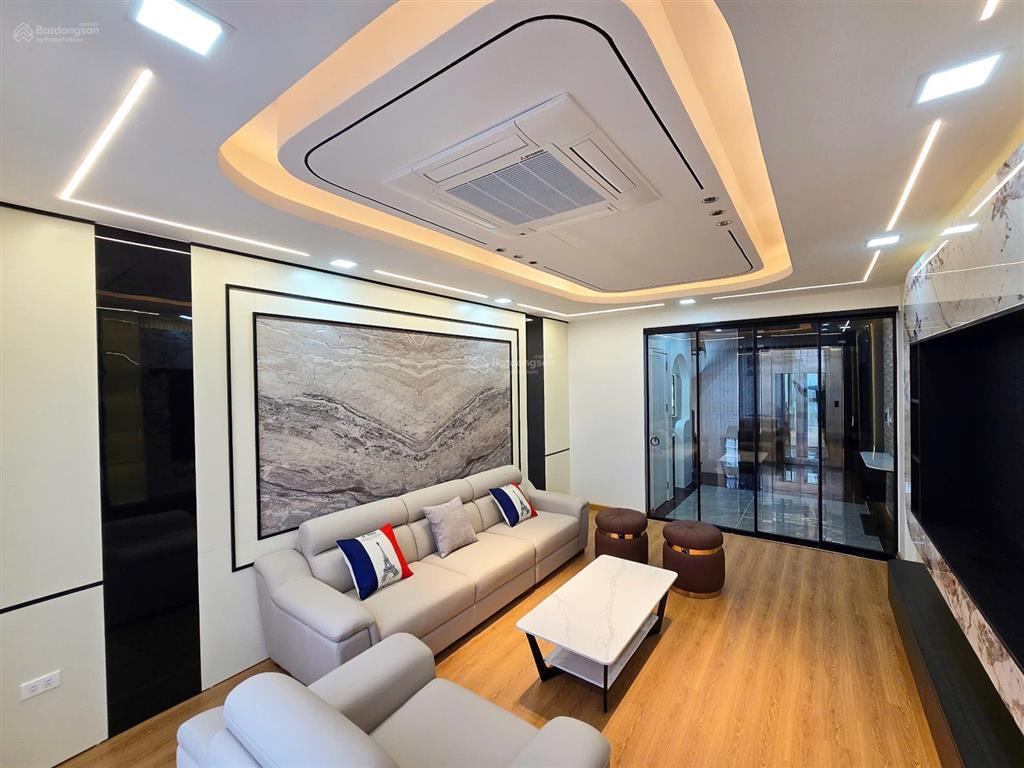 Bán nhà 918 phúc đồng, 42m2,7 tầng, kinh doanh , đường vỉa hè , ô tô tránh,tặng nội thất ,chi 18 ty