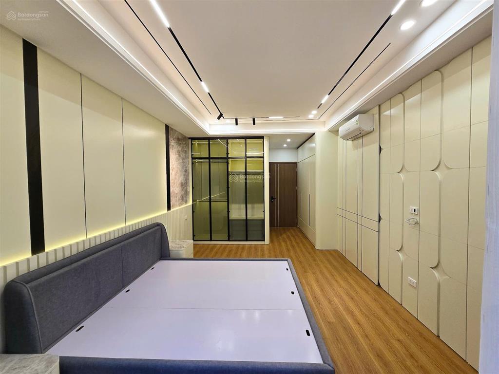 Bán nhà 918 phúc đồng, 42m2,7 tầng, kinh doanh , đường vỉa hè , ô tô tránh,tặng nội thất ,chi 18 ty