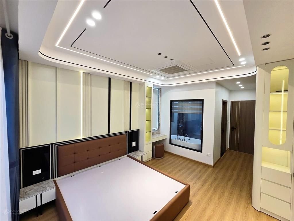 Bán nhà 918 phúc đồng, 42m2,7 tầng, kinh doanh , đường vỉa hè , ô tô tránh,tặng nội thất ,chi 18 ty
