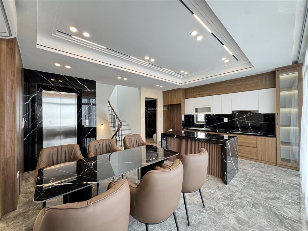 Bán nhà mới ngọc thuỵ, 55m2 ,7 tầng, gara ô tô  thang máy  lô góc 2 thoáng, mặt tiền rộng, 17.8
