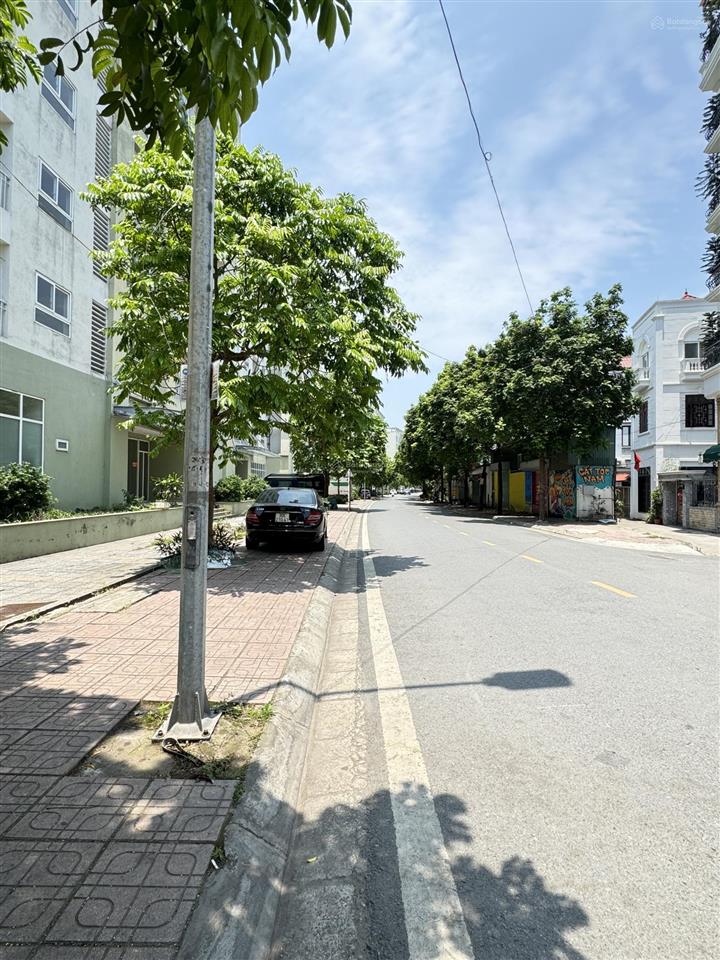 Bán đất lý sơn, việt hưng,long biên 62m2, mt4.6, kinh doanh , vỉa hè rộng , cách nhà ra phố,18.2 ty
