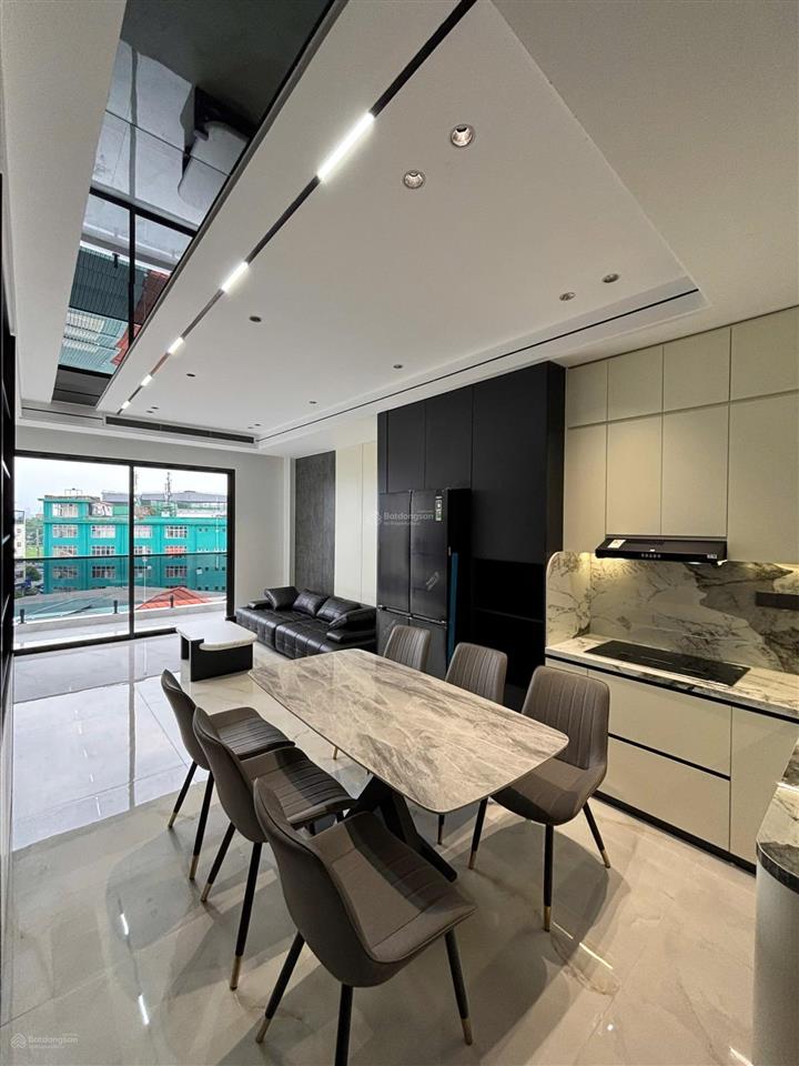 Bán nhà mới ngọc thuỵ 55m2,7 tầng  gara ô tô 7 chỗ  thang máy  tặng nội thất  gần phố, ở sướng