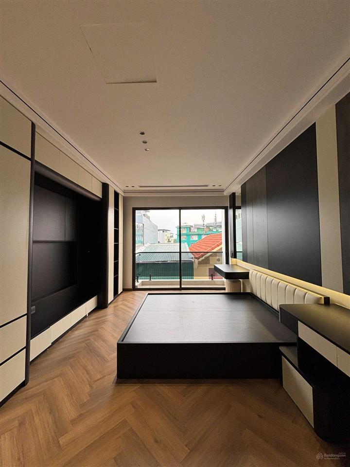 Bán nhà mới ngọc thuỵ 55m2,7 tầng  gara ô tô 7 chỗ  thang máy  tặng nội thất  gần phố, ở sướng