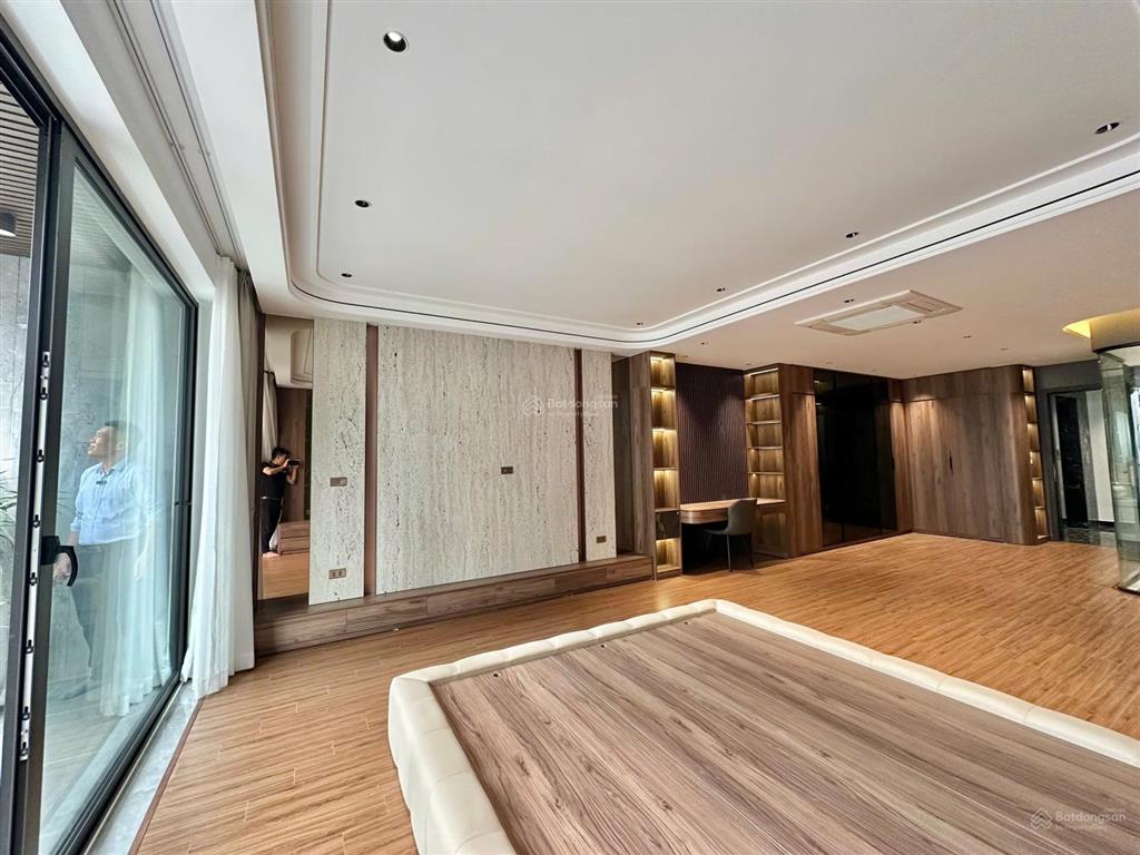 Bán nhà phố ngọc lâm 75m2, 8 tầng, kinh doanh,gara ô tô , vỉa hè ,thang máy, tặng nội thất,31.5 tỷ