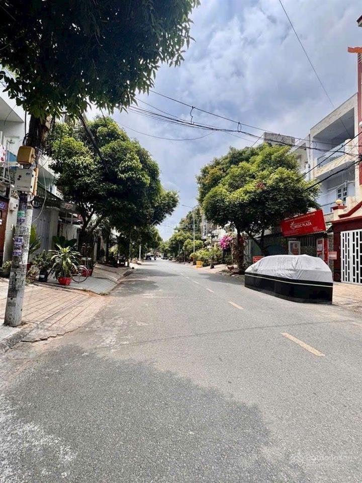 Gia đình cần nhà rộng ? mặt tiền kdc bình phú, 3pn 4wc, đường 16m oto quay đầu 7,99 tỷ tl