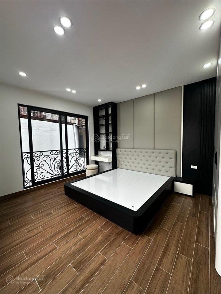 Nhà lò đúc lô góc 3 thoáng 8 pn thang máy 40m2 5 tầng 11 tỷ