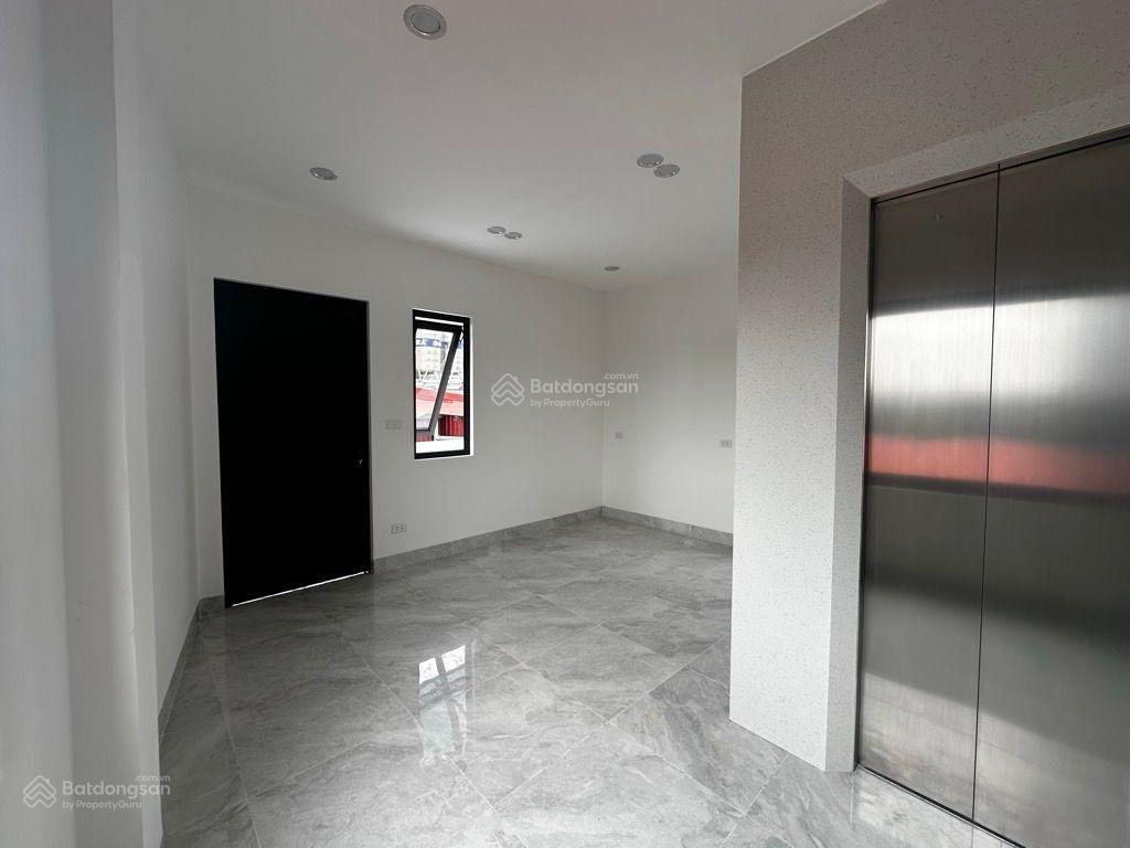 Nhà lò đúc lô góc 3 thoáng 8 pn thang máy 40m2 5 tầng 11 tỷ