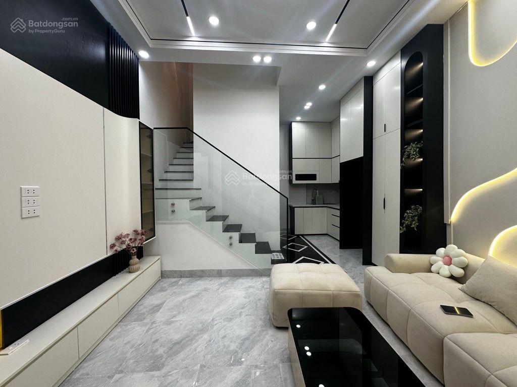 Nhà lò đúc lô góc 3 thoáng 8 pn thang máy 40m2 5 tầng 11 tỷ