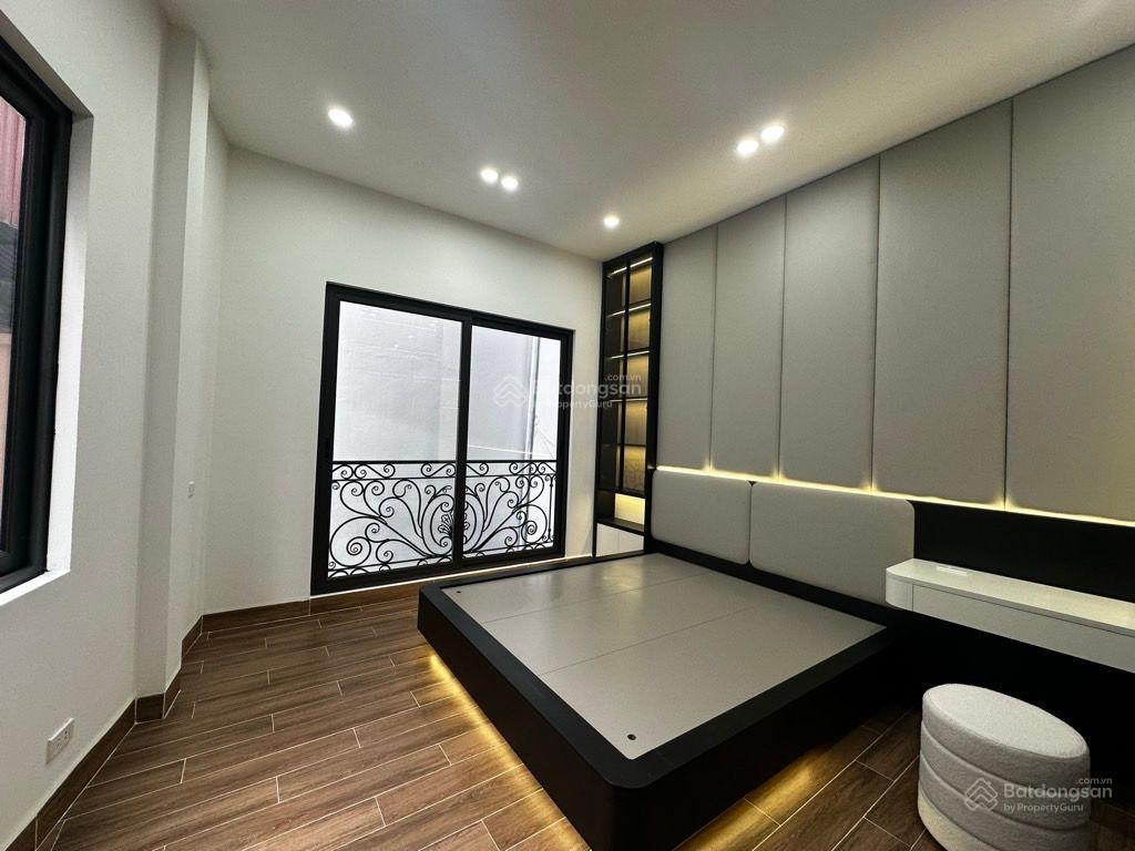 Nhà lò đúc lô góc 3 thoáng 8 pn thang máy 40m2 5 tầng 11 tỷ