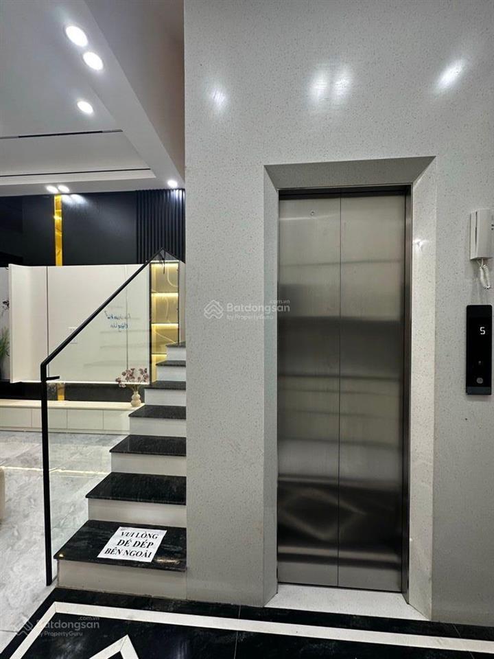 Nhà lò đúc lô góc 3 thoáng 8 pn thang máy 40m2 5 tầng 11 tỷ