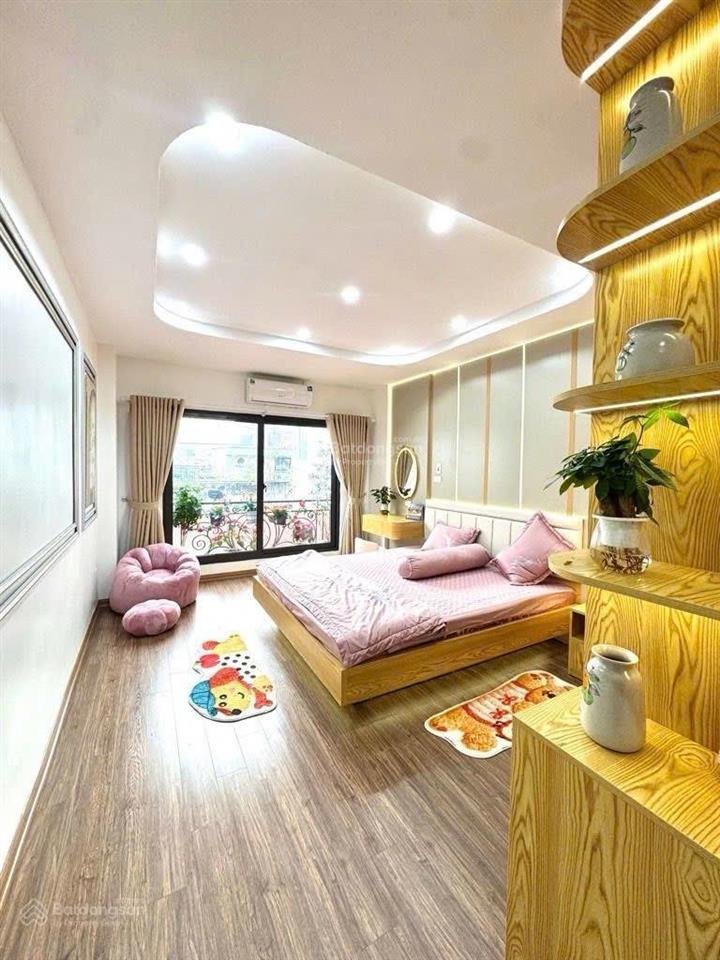 Nhà đẹp hồ ba mẫu 7 tầng thang máy full nội thất trung tâm  11 tỷ